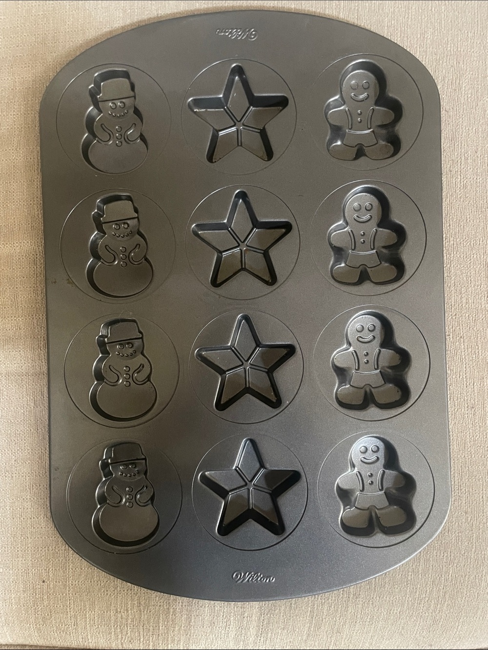 Wilton Gray Holiday Nonstick 12-Cavity Mold - Snowmen Stars Gingerbread